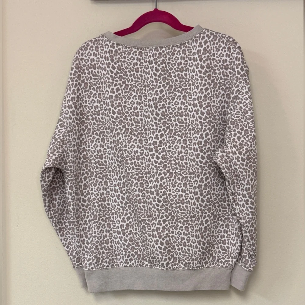 Buc-ees: Girls Leopard Print Pink Buc-ee Logo Sweatshirt, Size YL